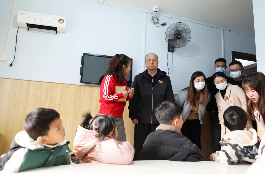 貴陽(yáng)西南國(guó)際商貿(mào)城暖冬捐贈(zèng)公益行，叩響聾兒無(wú)聲世界