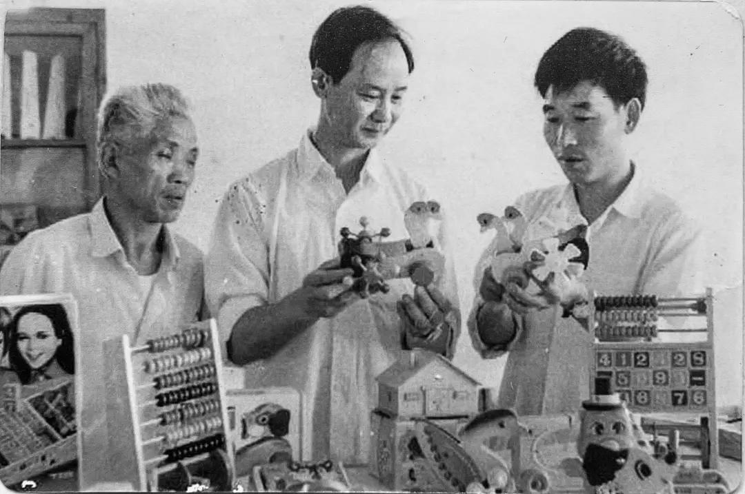 打破“富不過(guò)三代”魔咒，30多歲的男人賣(mài)玩具，火到國(guó)外