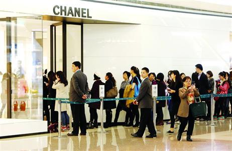 微商便宜的高檔化妝品和奢侈品哪來的？低價貨源之代購