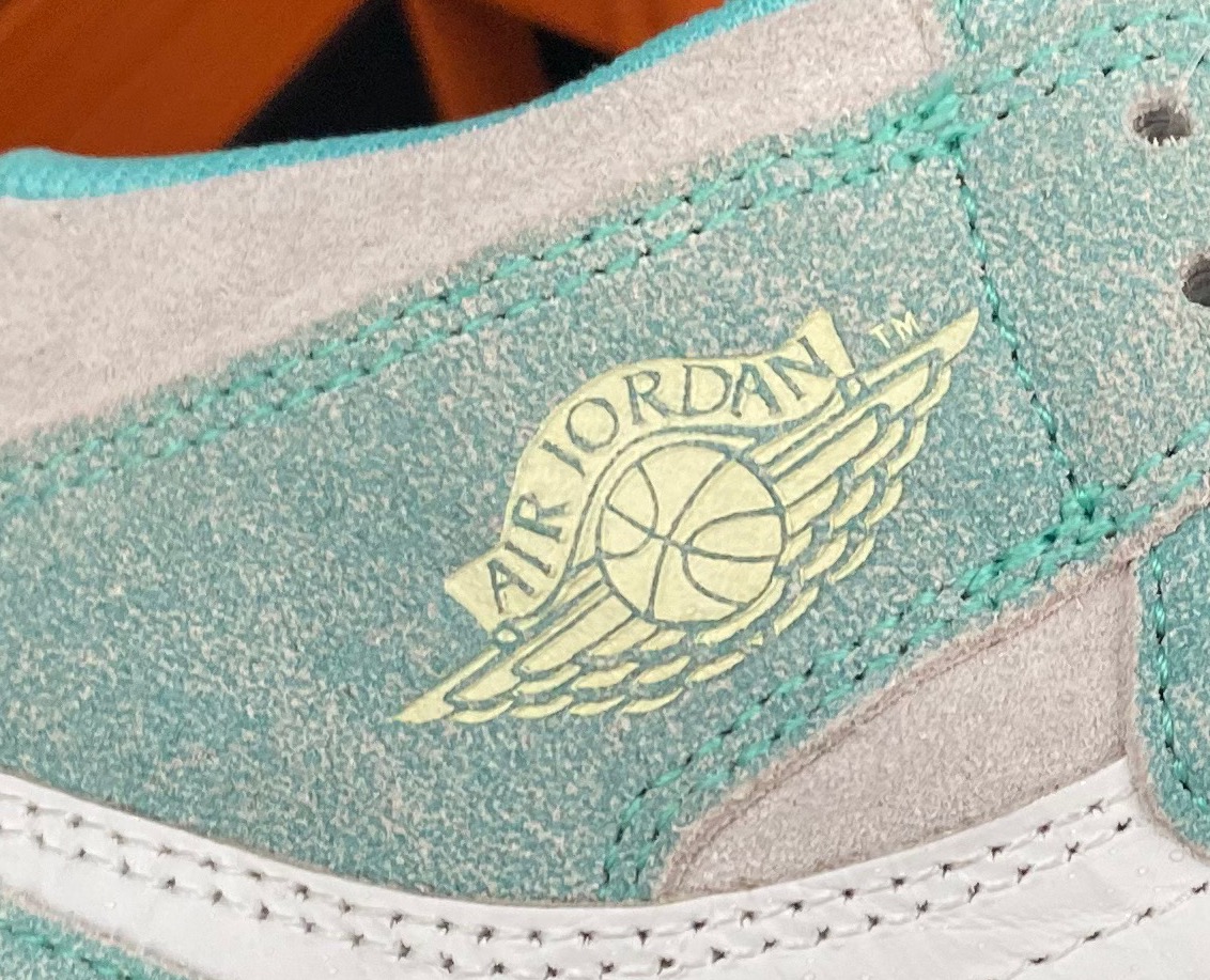 假貨當(dāng)成正品買、和執(zhí)法人員躲貓貓，這家adidas nike折扣店什么打了“折扣”?