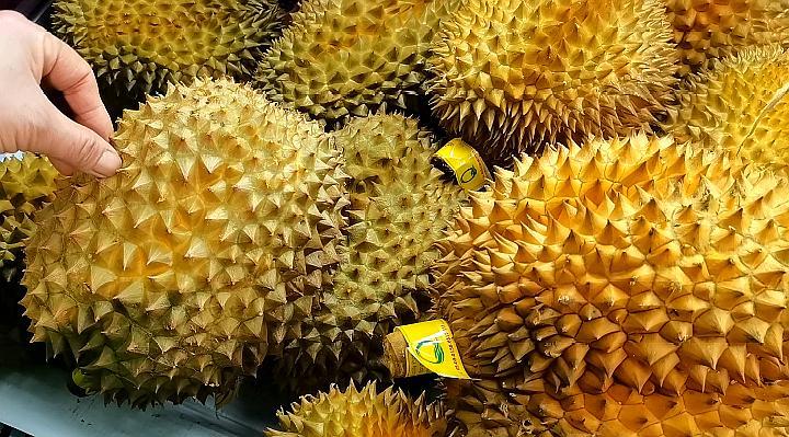 水果店老板賣榴蓮時(shí)，就靠這幾種方法進(jìn)貨，一挑一個(gè)準(zhǔn)，很少賠錢
