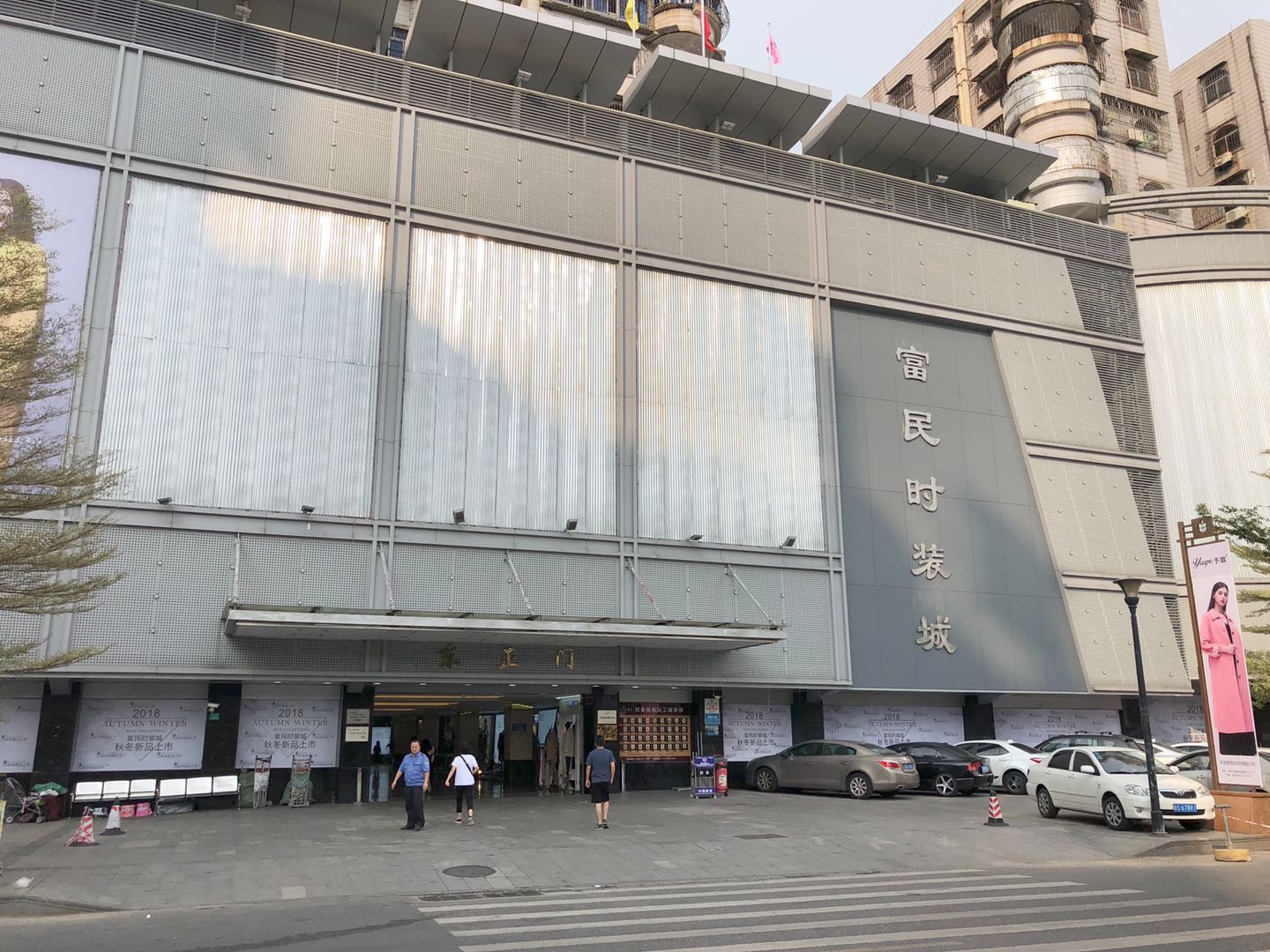 東莞：虎門最大的服裝批發(fā)市場，富民時裝城，銷往世界各地