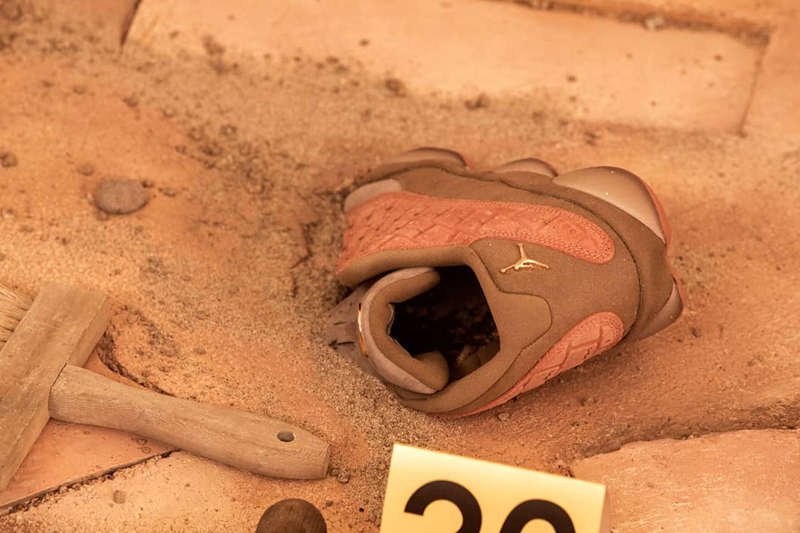 冠希帶著 CLOT 去西安考古？AJ13 “兵馬俑” 官方美圖釋出