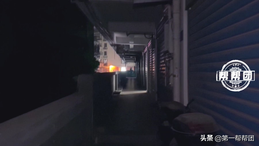 真假鞋摻賣(mài)，內(nèi)部還有“代碼”，記者深入莆田鞋“鬼市”