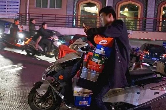 廠貨、A貨、仿貨、原單、裁片鞋等等，現(xiàn)在看來都只是叫法不同的假貨而已