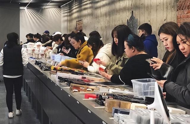 上?；瘖y品批發(fā)市場有哪些（上海化妝品批發(fā)市場在哪些地方）