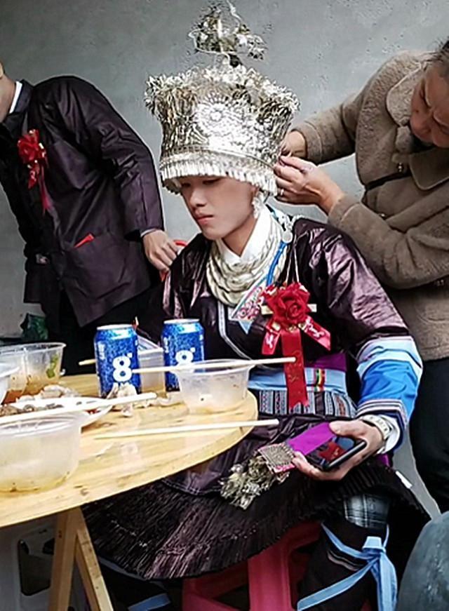 姐姐結婚弟弟應該穿什么（姐姐結婚弟弟穿什么好）