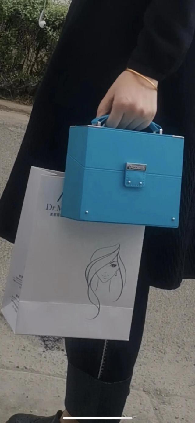 七色秀女裝品牌哪里有賣(mài)（七色秀女裝杭州專(zhuān)賣(mài)店電話(huà)）