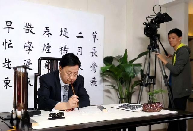 歐莫尼德斯（歐莫網(wǎng)）