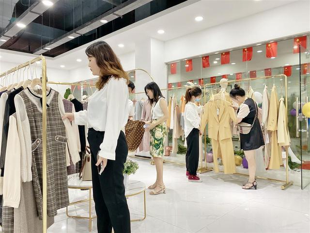 武漢 服裝品牌（武漢有哪些服裝廠(chǎng)家）