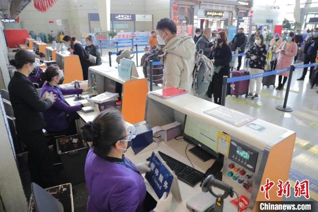 深圳到西寧空運(yùn)，深圳到西寧直飛多少公里？