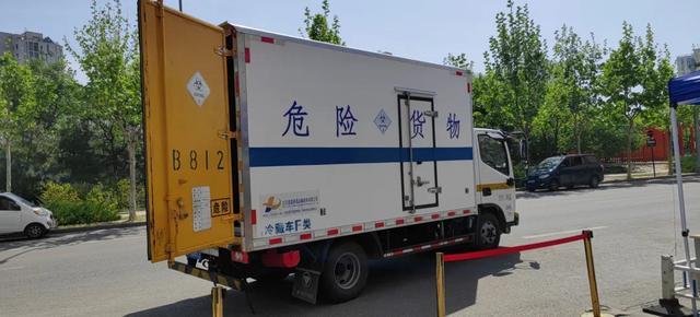 北京設(shè)備吊裝搬運公司，大型設(shè)備機械搬運吊裝公司？