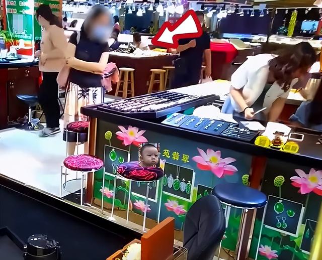 珠寶柜臺(tái)定制公司，廣州珠寶定制？