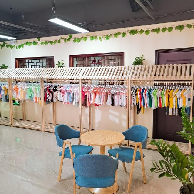 新手開(kāi)童裝店如何找貨源呢呢（開(kāi)童裝店怎么找貨源）