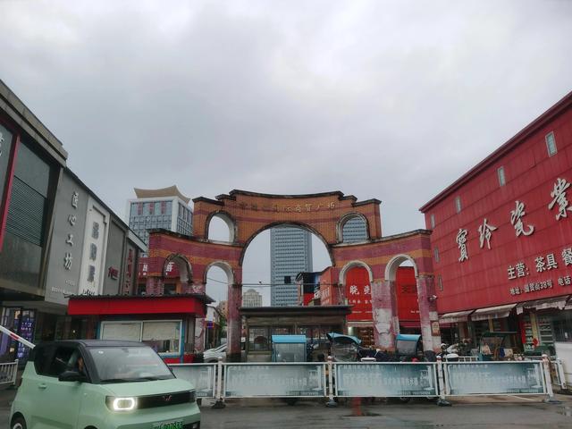 景德鎮(zhèn)陶瓷批發(fā)大市場在哪里，景德鎮(zhèn)陶瓷批發(fā)大市場在哪里_？