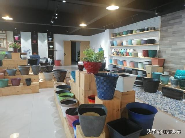 塑料花盆廠家批發(fā)市場(chǎng)，塑料花盆廠家批發(fā)？