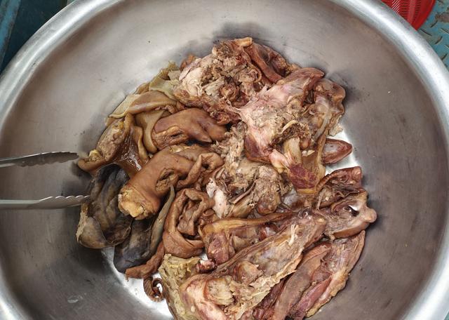 熟食店豬頭肉賣多少錢一斤，熟豬頭肉批發(fā)5元一斤多少