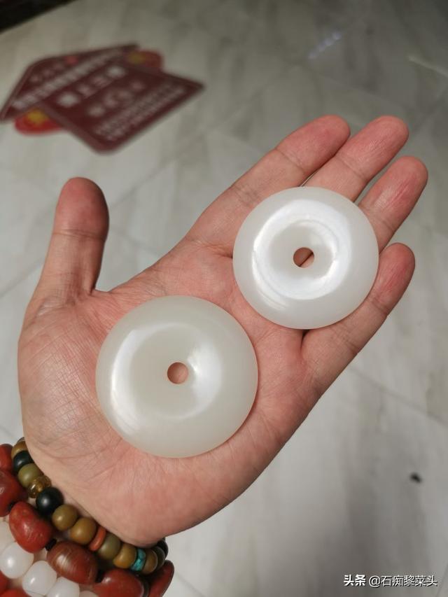 文玩手串在哪里進(jìn)貨，文玩配飾批發(fā)進(jìn)貨渠道
