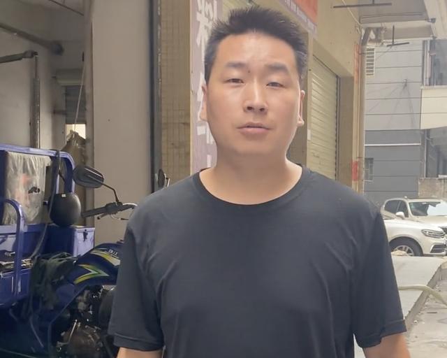 服裝批發(fā)5元到15元男短袖，服裝批發(fā)5元到15元中老年