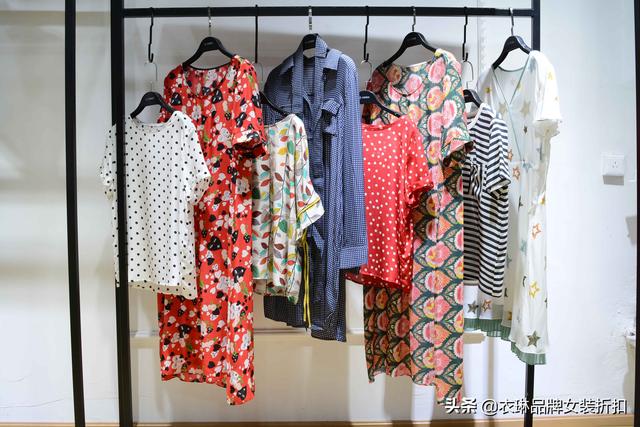 兒童品牌折扣店的貨源都在哪里進(jìn)貨，兒童品牌折扣店代理貨源怎么找