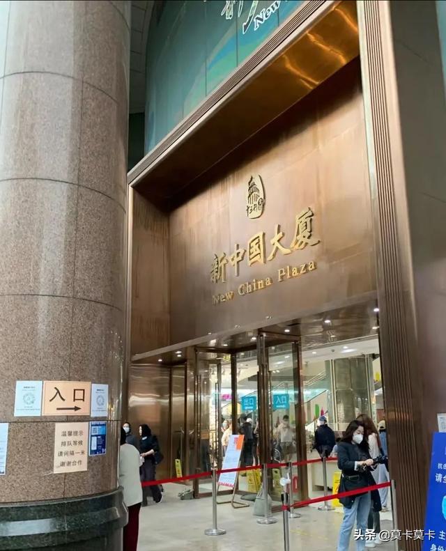 中高檔女裝貨源批發(fā)，女裝中高檔拿貨批發(fā)網(wǎng)