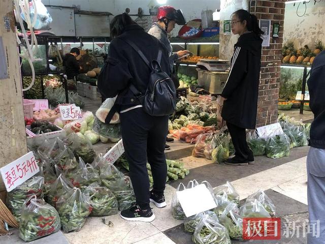 2-10元店貨源批發(fā)衣服，2-10元店貨源批發(fā)哪里批發(fā)便宜