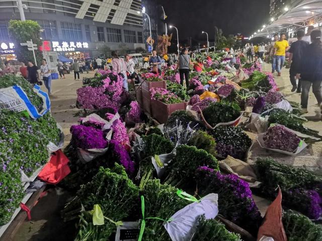 成都批發(fā)鮮花市場(chǎng)進(jìn)貨渠道在哪里，成都鮮花進(jìn)貨渠道？