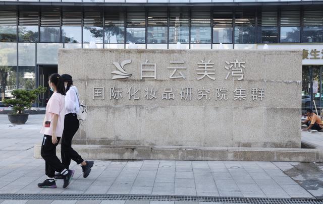 廣州化妝品批發(fā)一手貨源在哪里，廣州大牌化妝品批發(fā)市場(chǎng)貨源哪里找？
