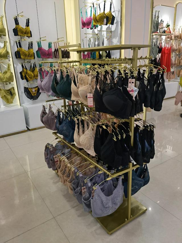 文胸內(nèi)衣批發(fā)市場(chǎng)哪里便宜，品牌內(nèi)衣批發(fā)市場(chǎng)？