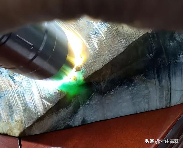 批發(fā)翡翠原石市場在哪，批發(fā)翡翠原石市場在哪里？