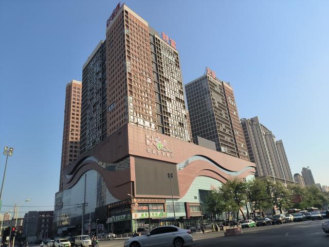 兩元店批發(fā)市場在哪里進(jìn)貨，兩元店批發(fā)市場在哪里進(jìn)貨的？