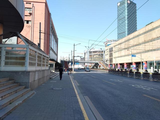 上海服裝批發(fā)市場(chǎng)在哪里，上海服裝批發(fā)市場(chǎng)在哪里最好？