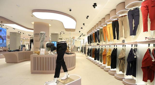 服裝批發(fā)貨源大市場在哪里，服裝批發(fā)市場貨源？
