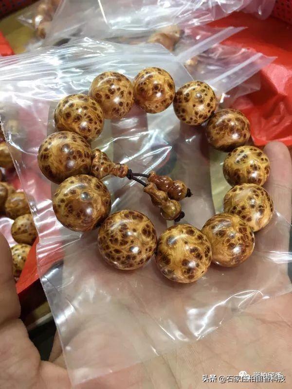 手串哪里批發(fā)，手串配飾批發(fā)？