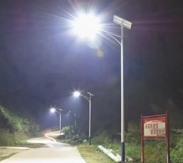 批發(fā)太陽能路燈廠家直銷，批發(fā)太陽能路燈廠家聯(lián)系電話？