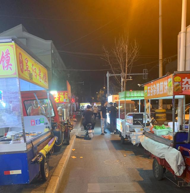 地?cái)偟矸勰c在哪里批發(fā)余姚，淀粉腸應(yīng)該去哪里批發(fā)？