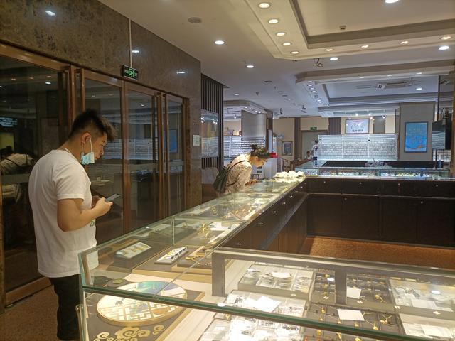 哪里有純銀飾品批發(fā)的，純銀飾品批發(fā)一般在什么價格？