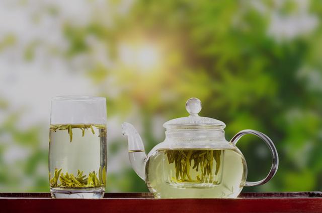 綠茶批發(fā)價多少錢一箱，康師傅綠茶批發(fā)價多少錢一箱？