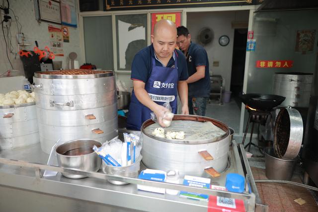 早餐店的包子哪里進(jìn)貨的，早餐店的包子哪里進(jìn)貨的多？