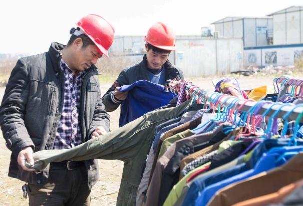 義烏5一10元服裝批發(fā)，義烏10元棉襖批發(fā)市場(chǎng)？