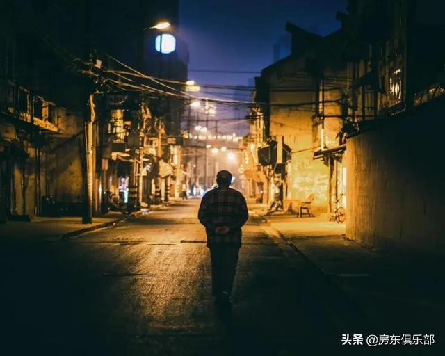 銀基服裝批發(fā)商貿(mào)城屬于哪個(gè)區(qū)，銀基服裝批發(fā)市場(chǎng)位置？