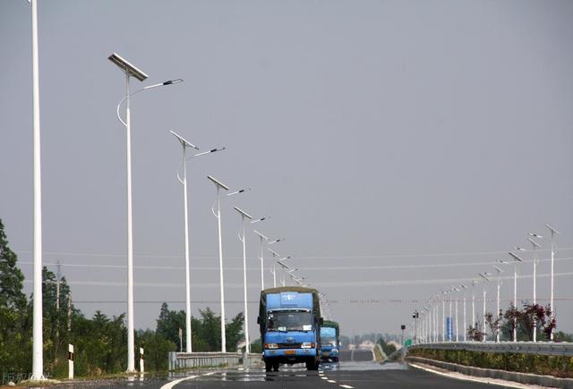 路燈批發(fā)市場廠家，路橋路燈批發(fā)市場？