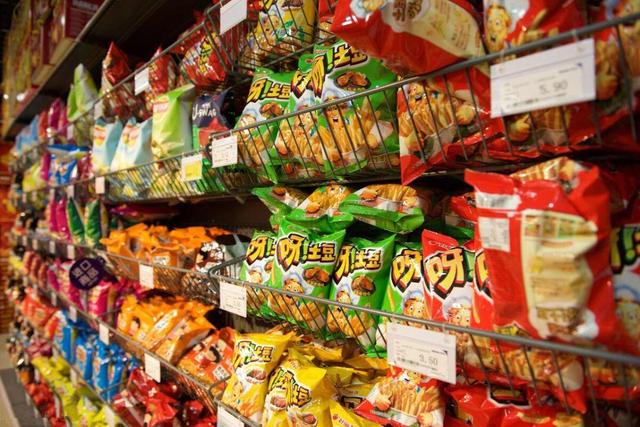 零食批發(fā)一手貨源廠家，零食進(jìn)貨批發(fā)網(wǎng)站？