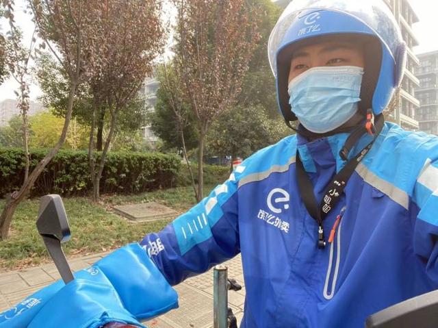 網(wǎng)上很便宜的外賣(mài)服裝貨源是真的嗎，網(wǎng)上很便宜的外賣(mài)服裝貨源是真的嗎嗎？