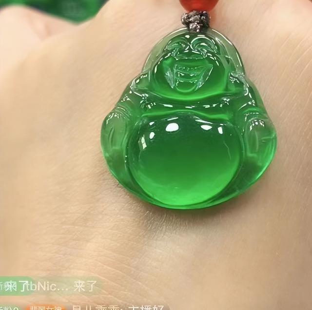 國內(nèi)翡翠一手貨源在哪里，阿里巴巴翡翠批發(fā)？