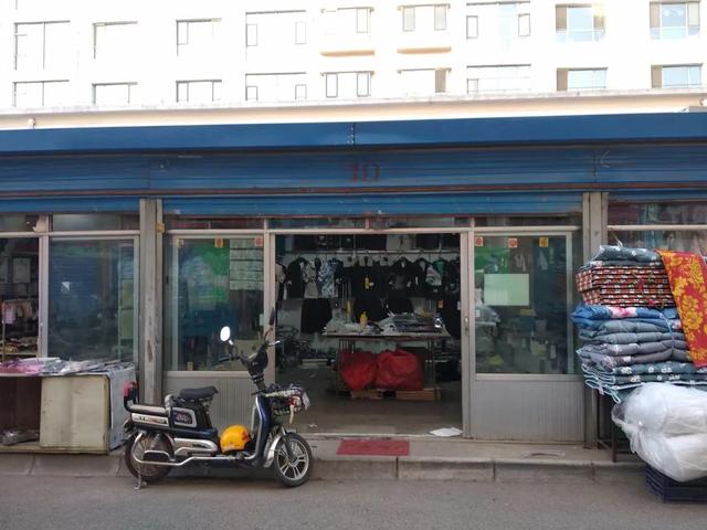 阿里巴巴做服裝批發(fā)怎么樣，服裝實(shí)體店在阿里巴巴進(jìn)貨現(xiàn)實(shí)嗎？