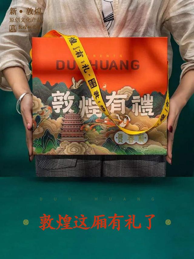 過年送啥禮？故宮推限定彩妝盒、大英博物館“最火的貓”變身“五福臨萌”……__我們的年味兒