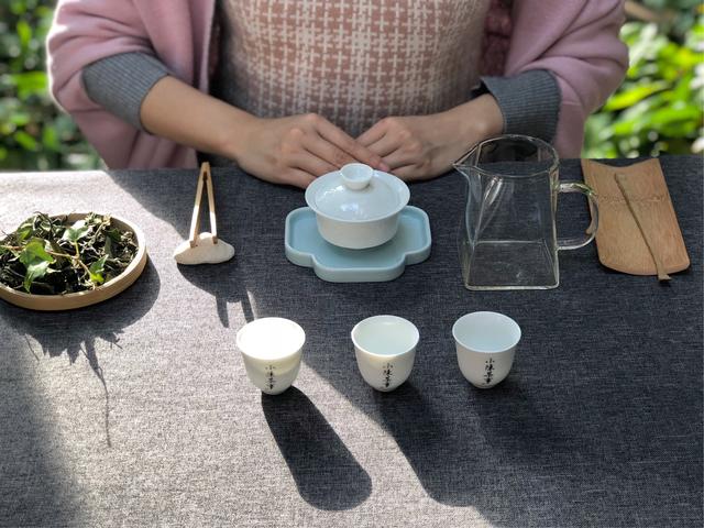 細腰、斗笠、高足，不管啥造型，為什么國內(nèi)茶杯普遍沒有“把”？
