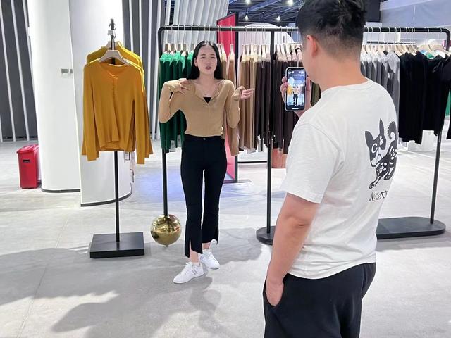 淘寶直播賣(mài)衣服貨源，淘寶直播賣(mài)衣服貨源怎么解決？