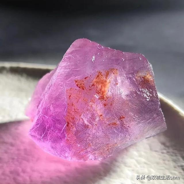 果凍般的螢石礦標(biāo)，想來咬一口嗎？